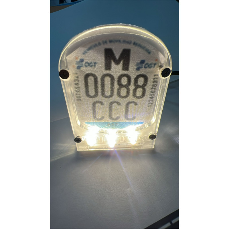 Portamatricula con luz en dos tamaños diferente y dos colores (blanco o negro)